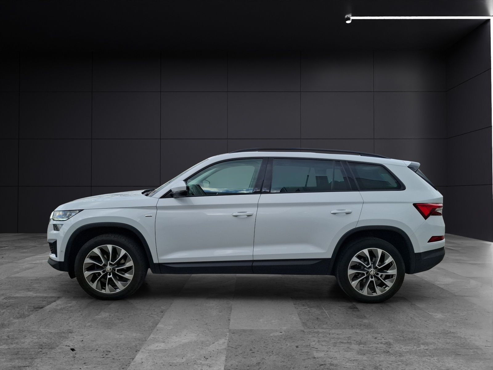 Fahrzeugabbildung SKODA Kodiaq TSI Clever Matrix AHK Navi ACC RFK SH 19"