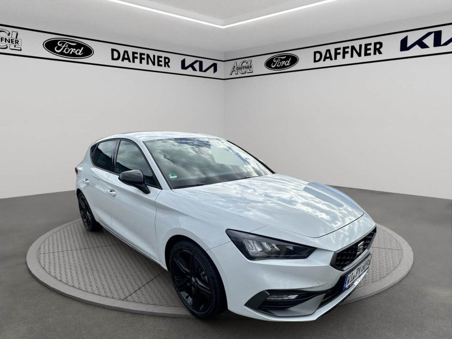 Fahrzeugabbildung SEAT Leon 1.5 110 kW FR Black Edition SpurhalteASS