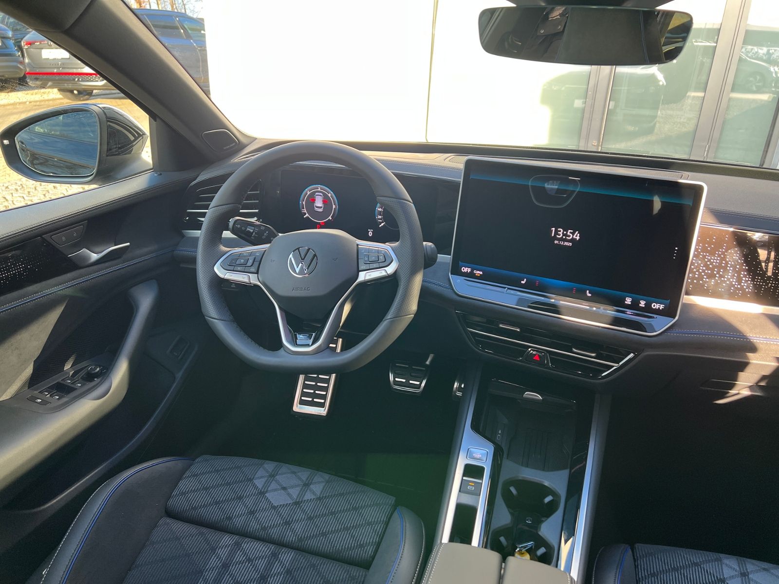 Fahrzeugabbildung Volkswagen Passat Variant R-Line 2.0 TDI DSG 4MOTION *AHK,