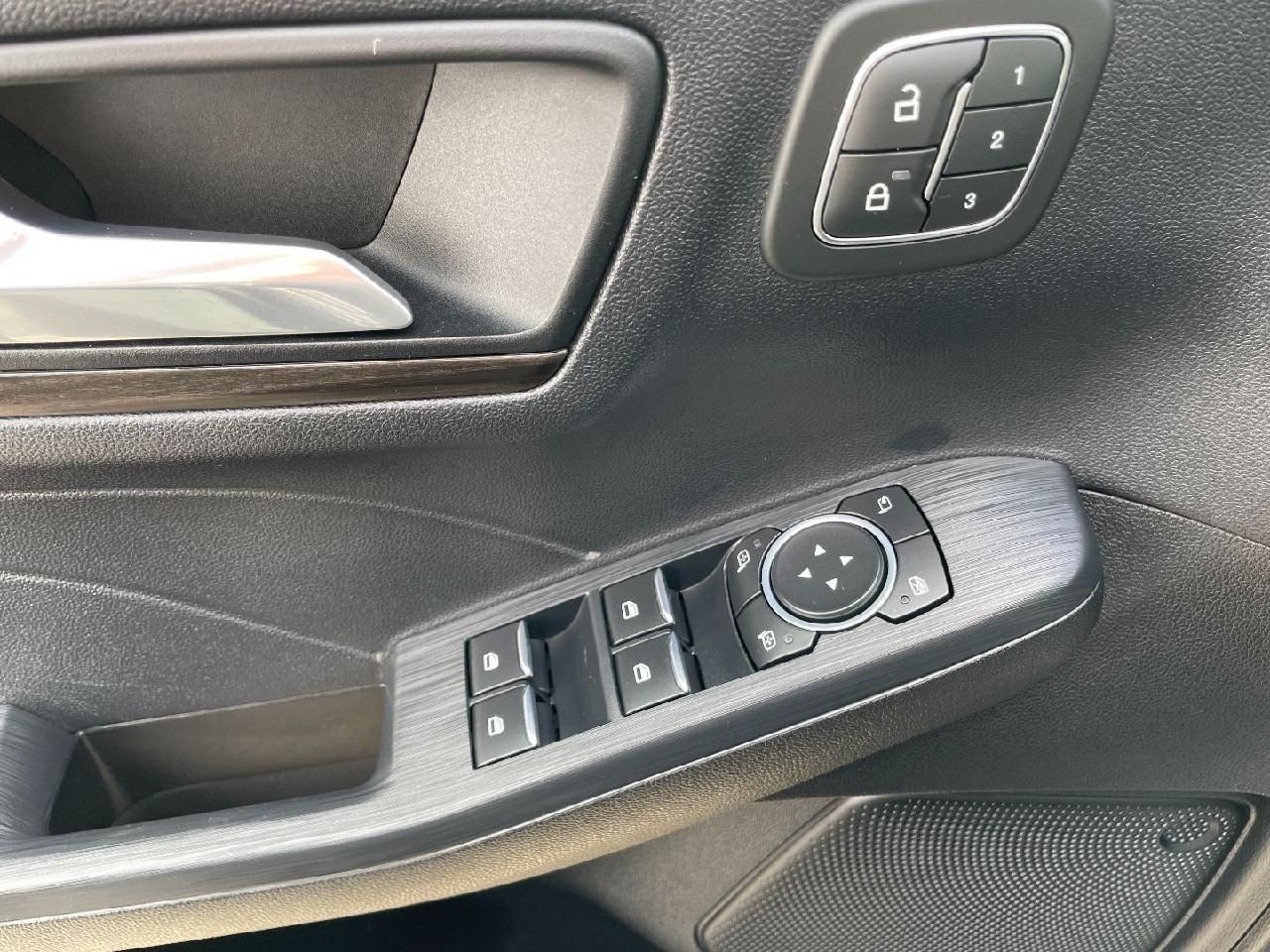 Fahrzeugabbildung Ford Kuga Plug-In Hybrid Vignale
