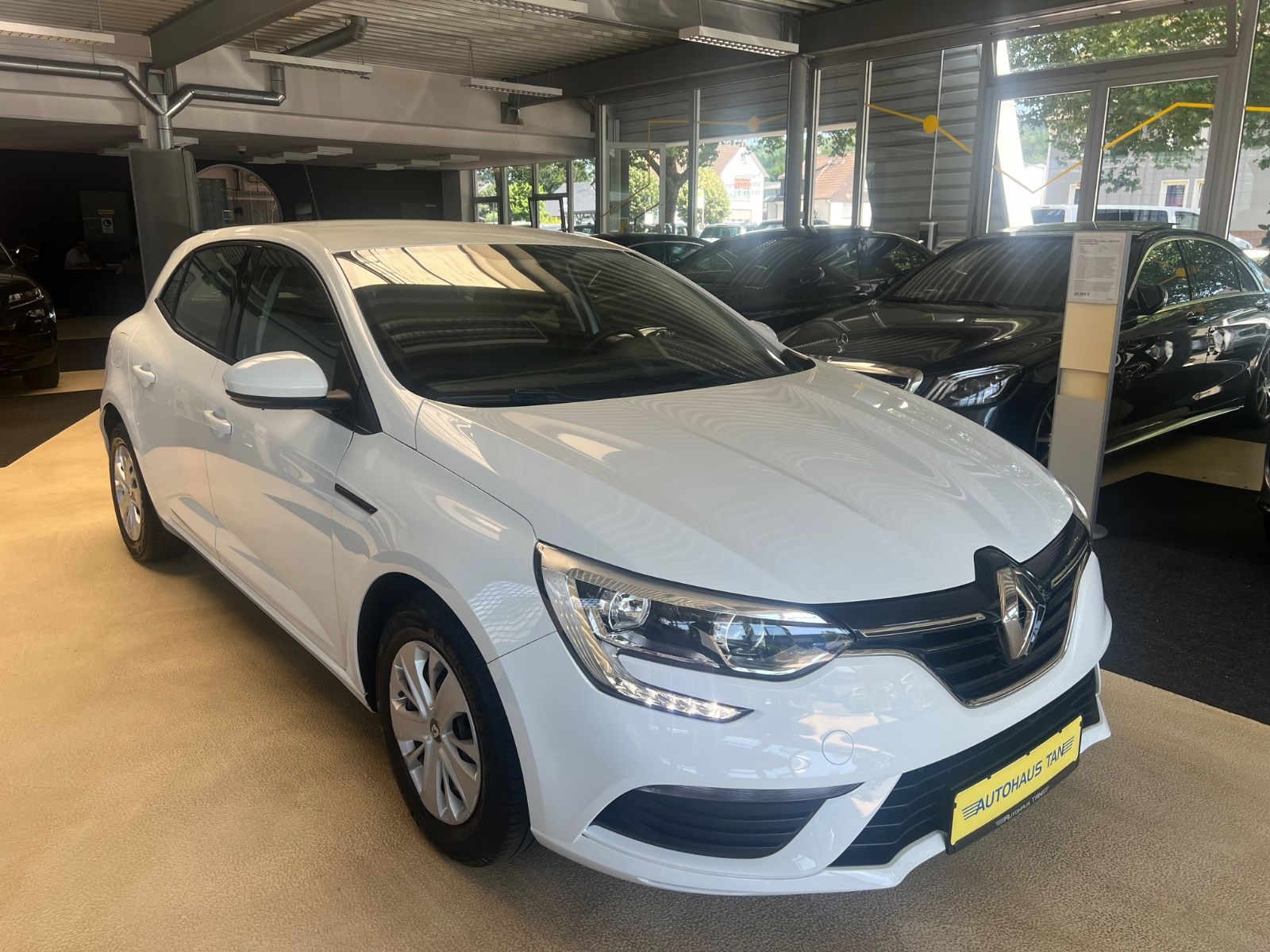 Fahrzeugabbildung Renault Megane IV Lim. 5-trg. Life *BLUETOOTH*LED*