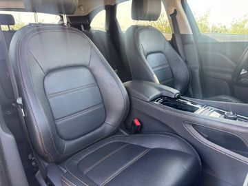 Jaguar F-Pace - 10