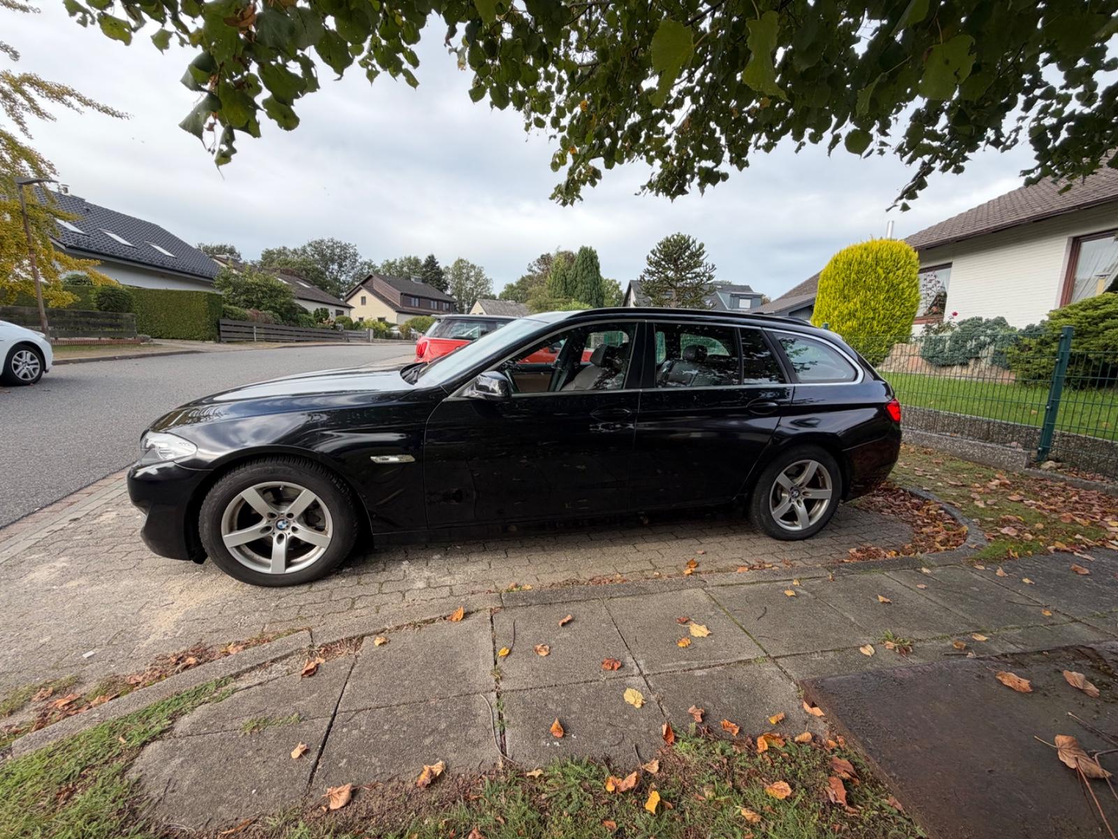 BMW 523 2011 — interior
