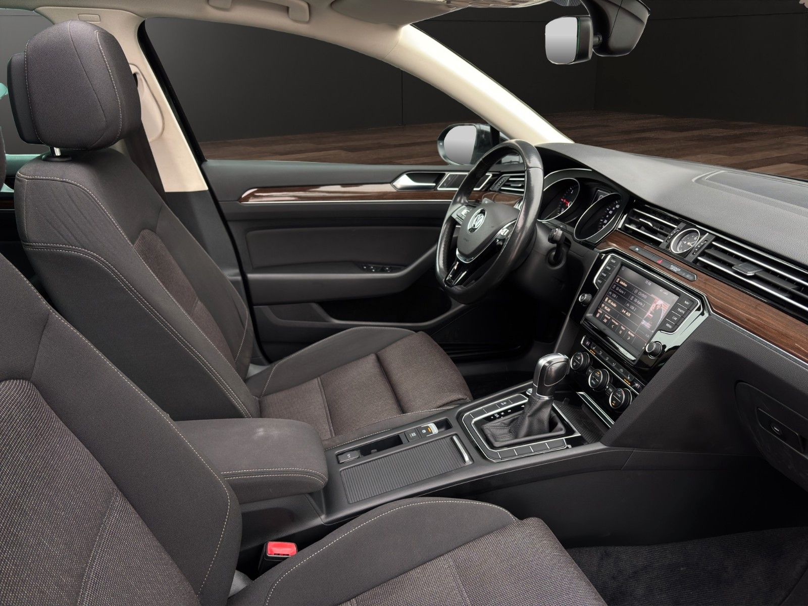 Fahrzeugabbildung Volkswagen Passat Massage/Pano/Sitzheiz/ACC *Zahnriemen neu