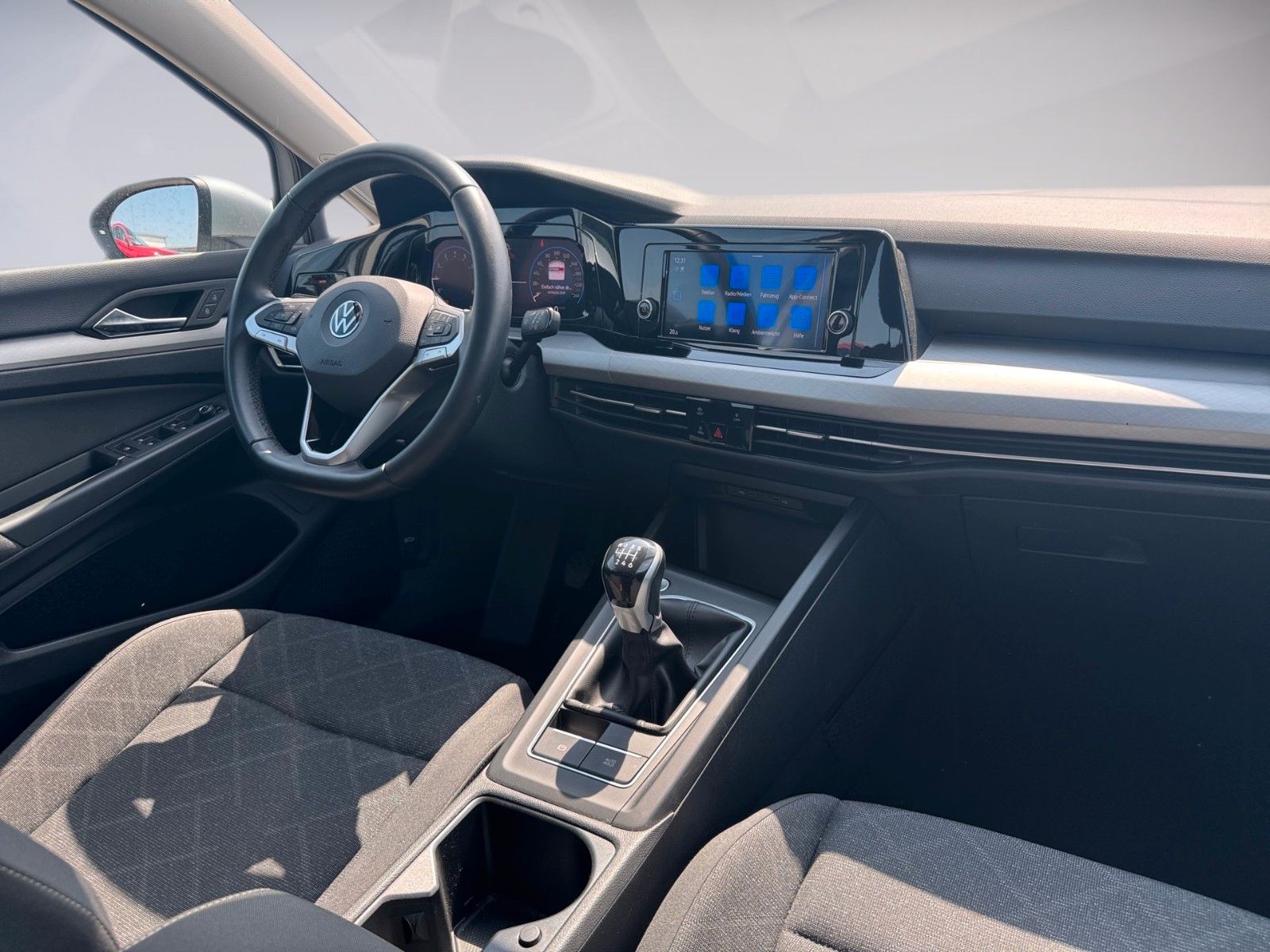 Fahrzeugabbildung Volkswagen Golf VIII Variant Life 1.0 TSI