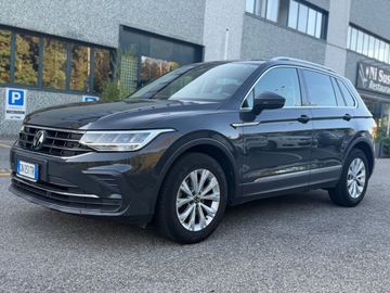 Volkswagen Tiguan - 1