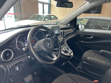 Mercedes V 220 - 6