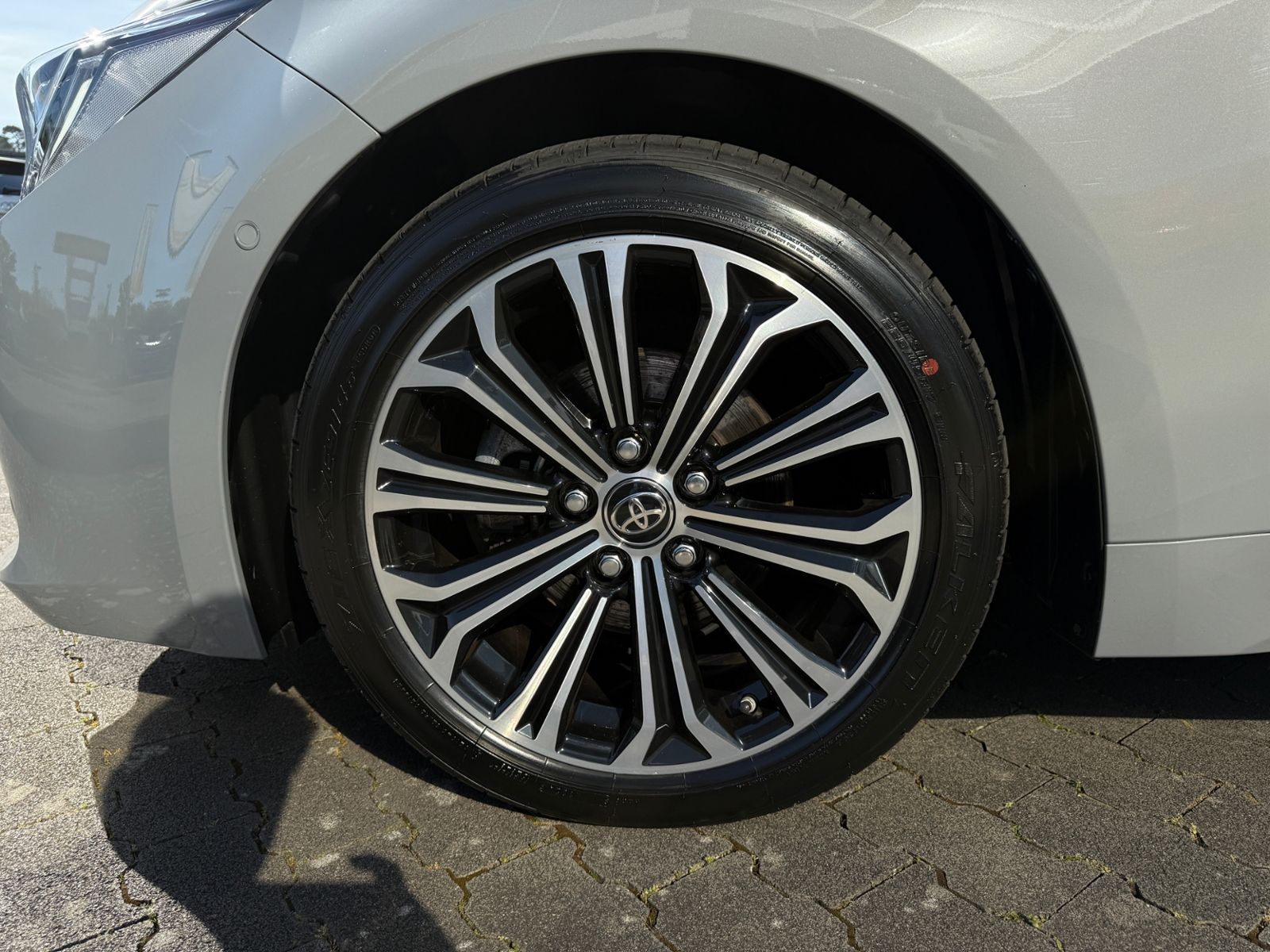 Fahrzeugabbildung Toyota Corolla 1.8 Hybrid Team D TechnikP ACC LED