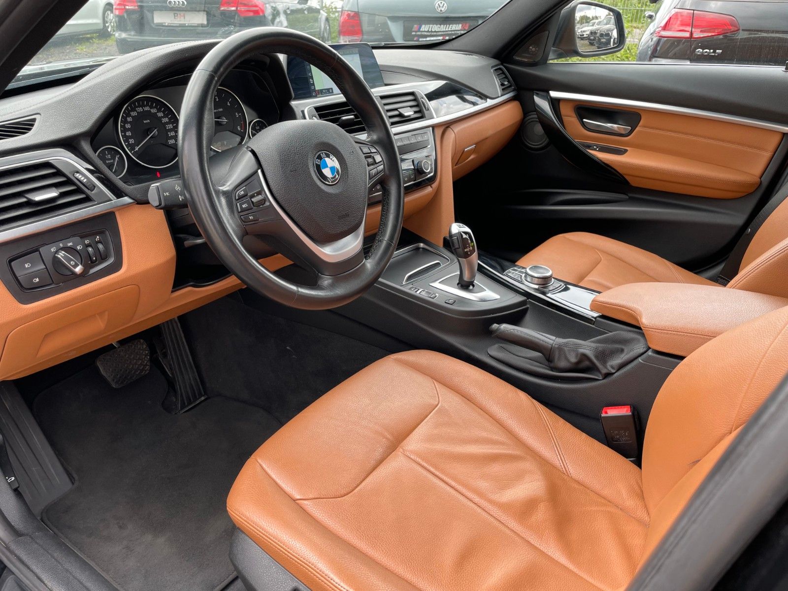 Fahrzeugabbildung BMW 330d xDrive Aut. LUXURY LINE Navi Leder Pano LED