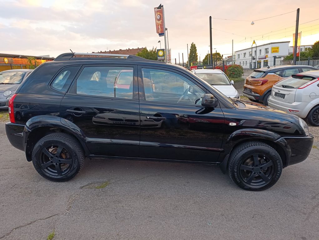 Hyundai Tucson Tucson 2.0 GLS*TÜV NEU*KLIMA*AHK*NUR 145TKM*ALUF