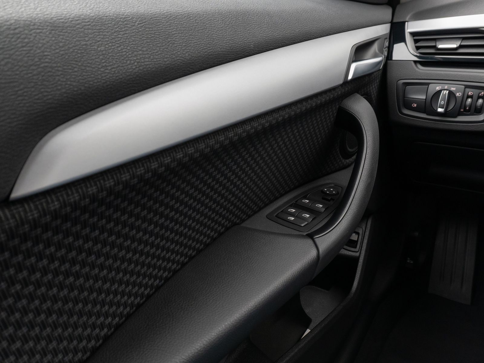 Fahrzeugabbildung BMW X1 xD25e Parkassist DAB AHK Geschwindigkeitsreg