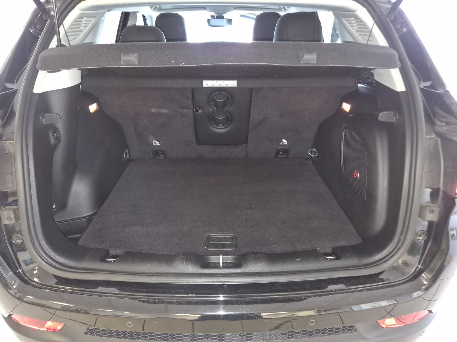 Fahrzeugabbildung Jeep Compass Limited 4WD / LED / NAVI / LEDER