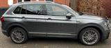 Volkswagen Tiguan 2.0 TSI OPF 169kW DSG 4MOTION Highlin... - Volkswagen Tiguan: Grau, Teilleder