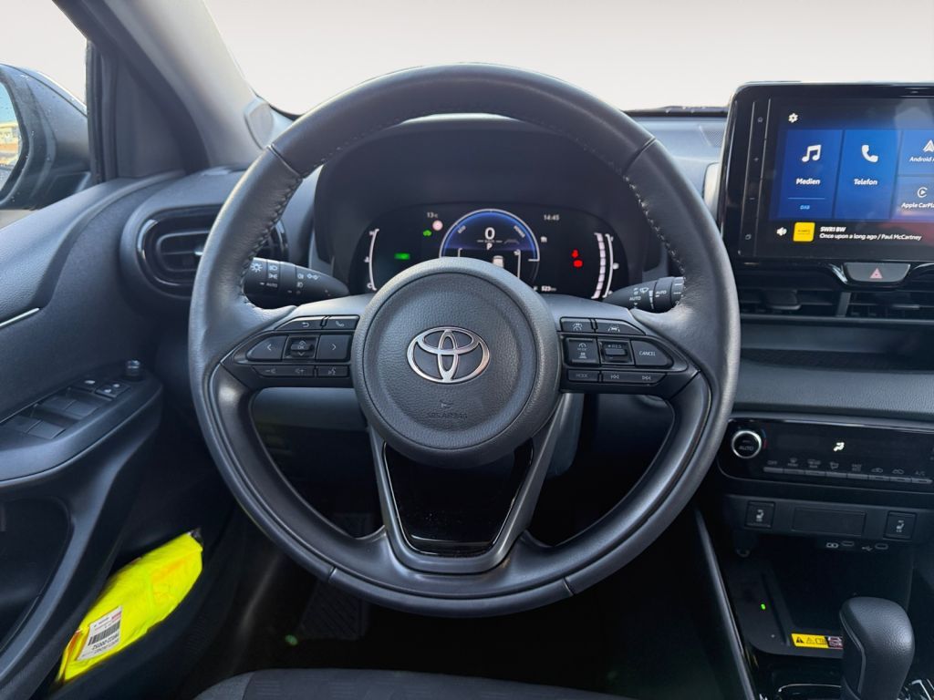 Fahrzeugabbildung Toyota Yaris Hybrid 116 1.5 VVT-i Teamplayer