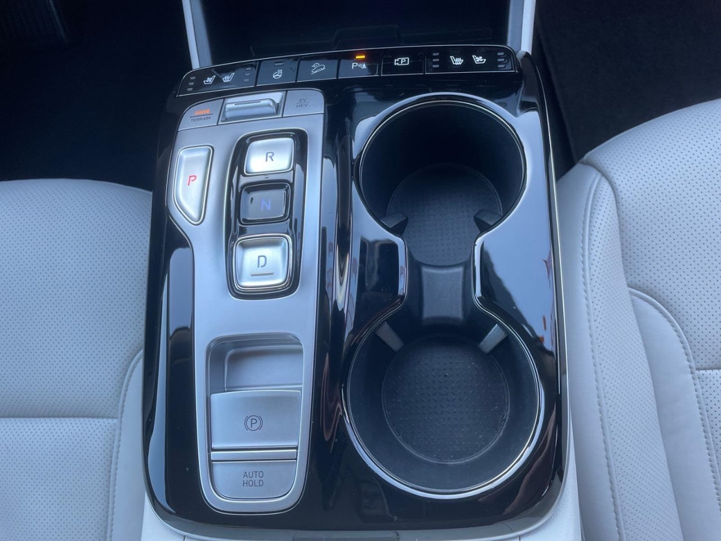 Fahrzeugabbildung Hyundai Tucson 4WD Plug-In Hybrid Prime Panorama AHK LED