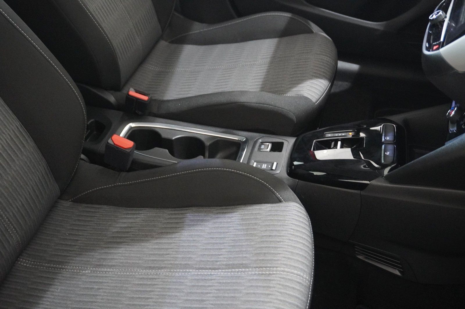 Fahrzeugabbildung Opel Corsa-e F EDITION 3-PHASIG NAVI/KAMERA/SHZ/DAB+