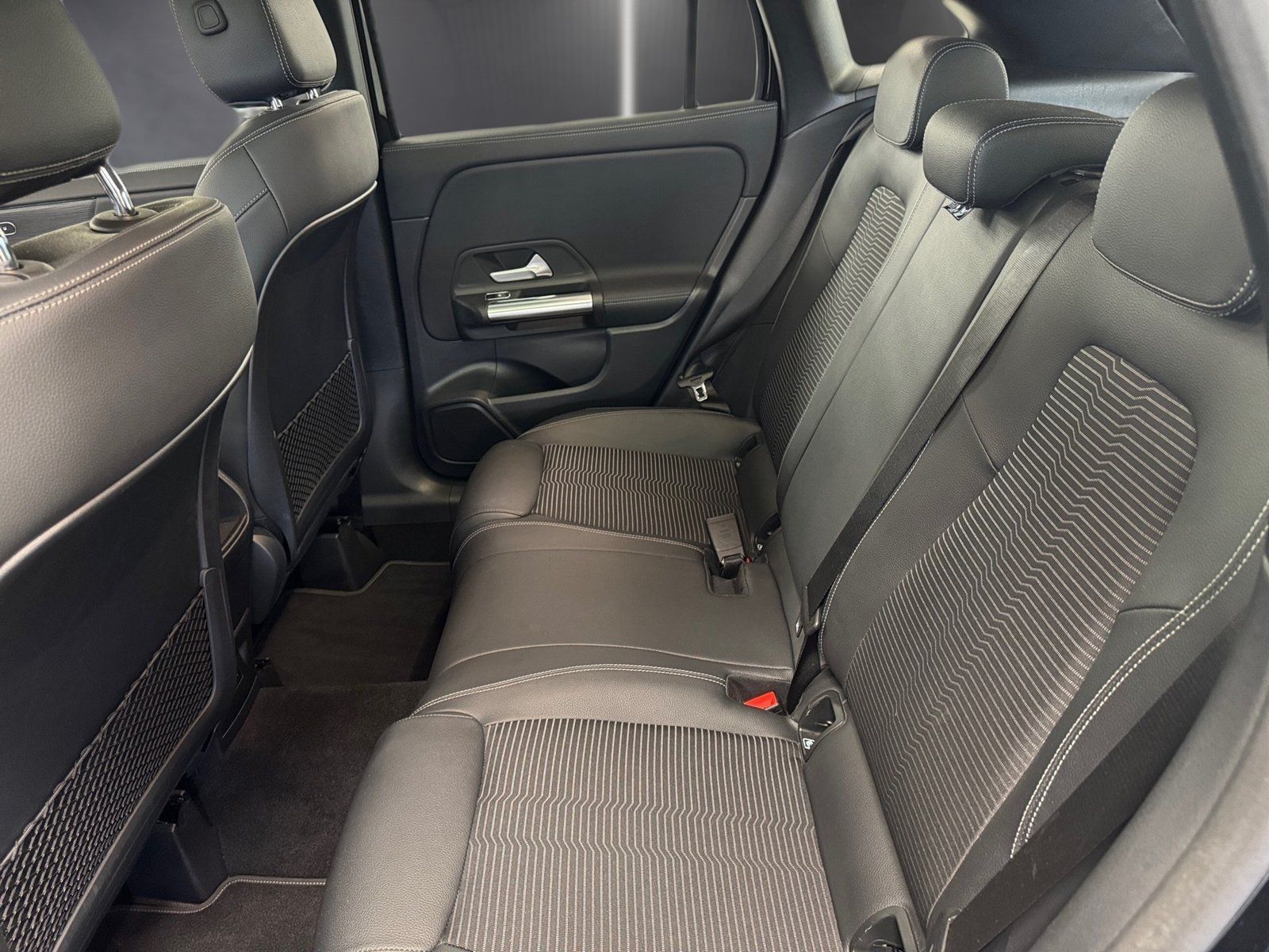 Fahrzeugabbildung Mercedes-Benz GLA 200 Progressive*Pano*Distro*HuD*MBeam*Totwi*