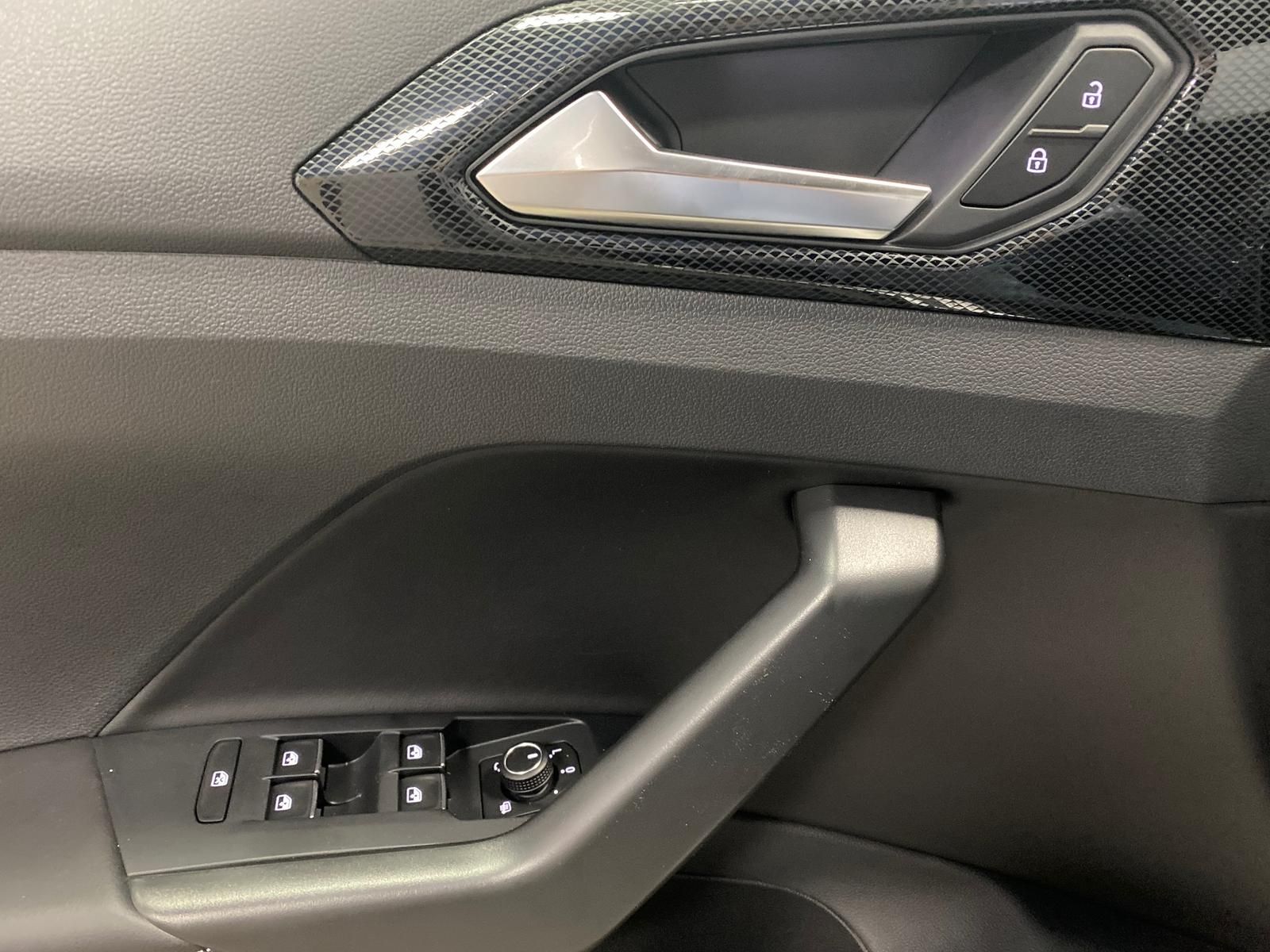 Fahrzeugabbildung Volkswagen T-Cross 1.0 TSI DSG R-Line BLACKSTYLE+MATRIX+AHK