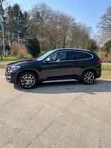 BMW X1 xDrive20i xLine Aut. LED.H&K.PANO.RFK.AHK. - BMW X1 aus 2020