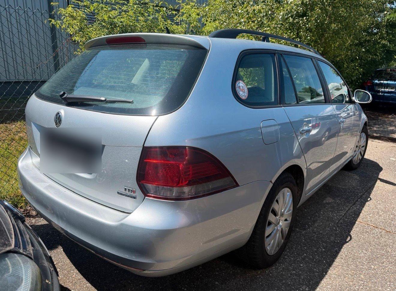 Volkswagen Golf 2012 — engine 105 HP (77kW)