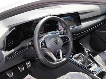 Volkswagen Golf VIII Variant 1.5 TSI R-line LED NAVI