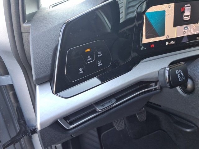 Fahrzeugabbildung Volkswagen Golf VIII TSI LED Navi AID ACC RFK SH LM