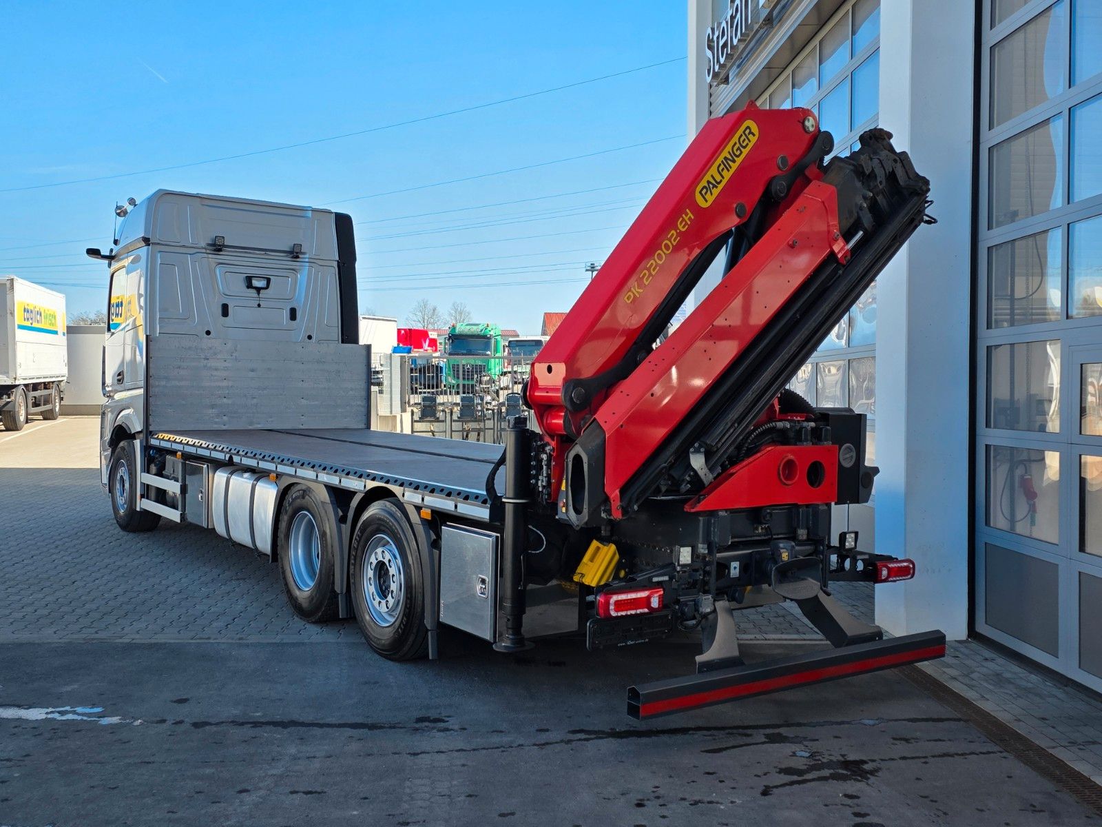 Fahrzeugabbildung Mercedes-Benz Actros 2551 L 6x2 Palfinger PK22002 Funk Solo