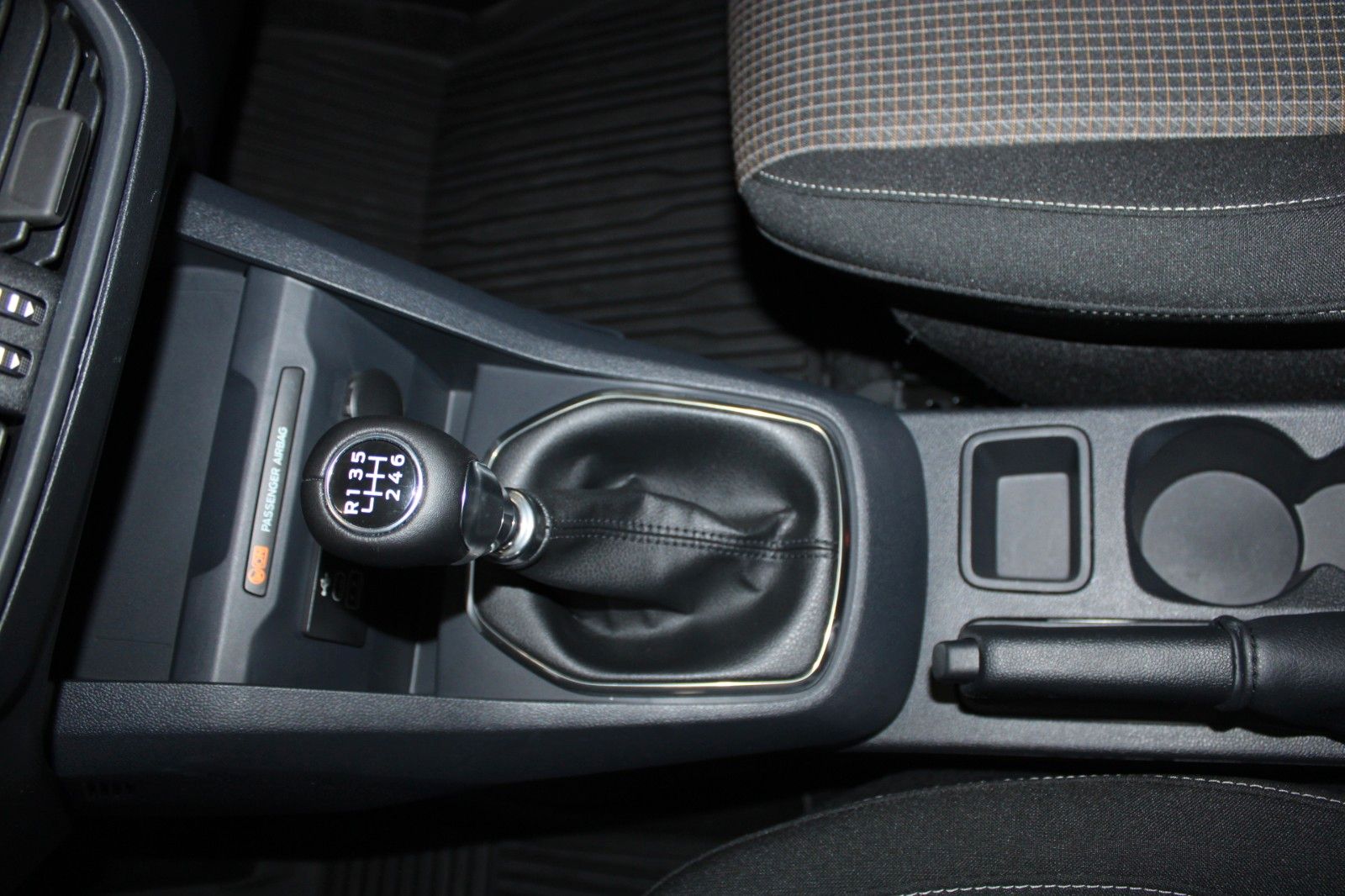 Fahrzeugabbildung Ford Tourneo Courier TREND Kamera PDC WinterPaket2