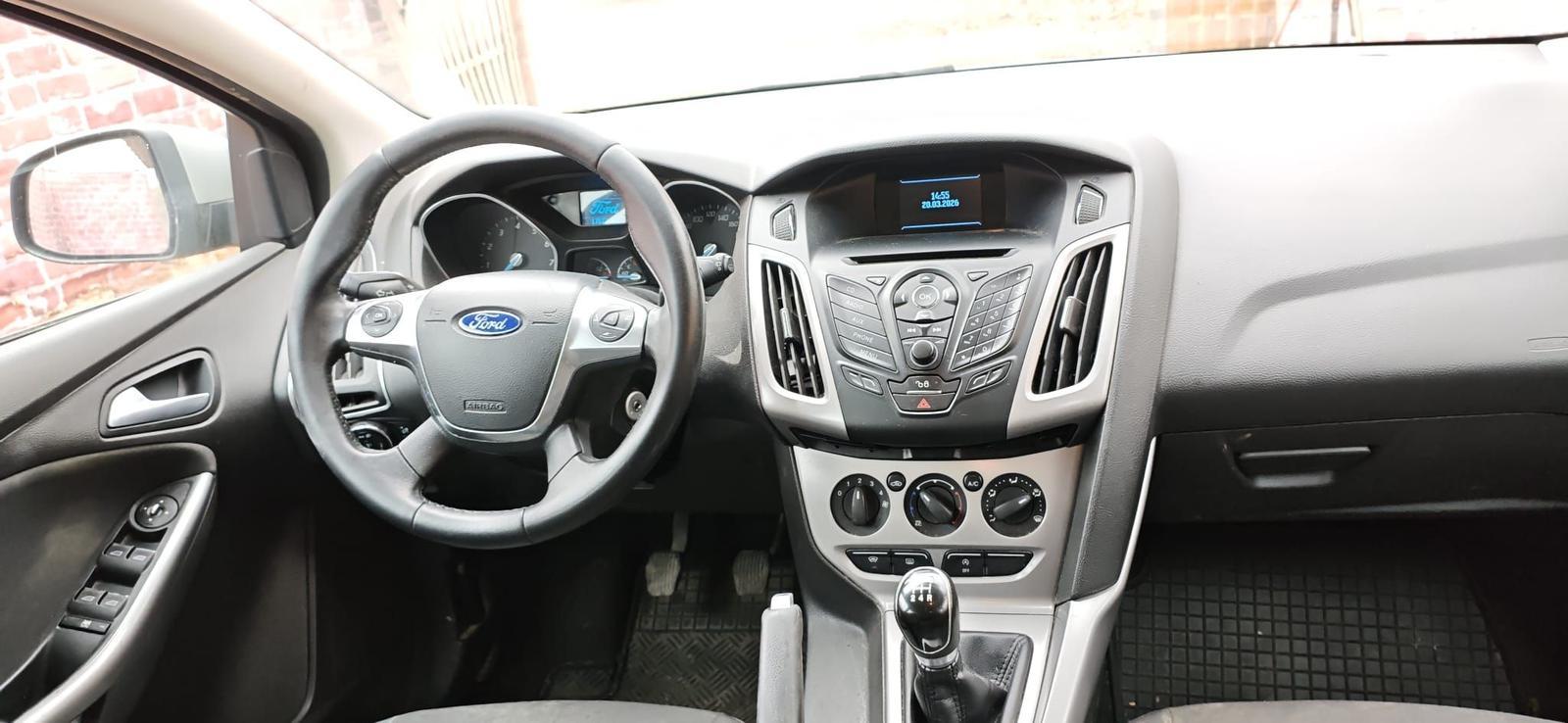 Ford Focus 2013 — photo 16
