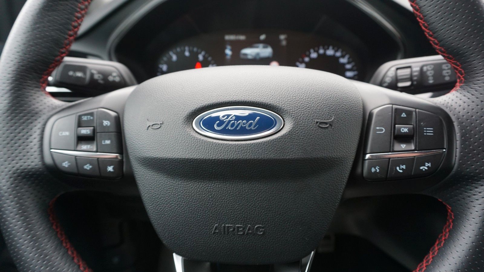 Fahrzeugabbildung Ford Focus Lim. ST-Line, Navi, LED, B&O Sound+WR
