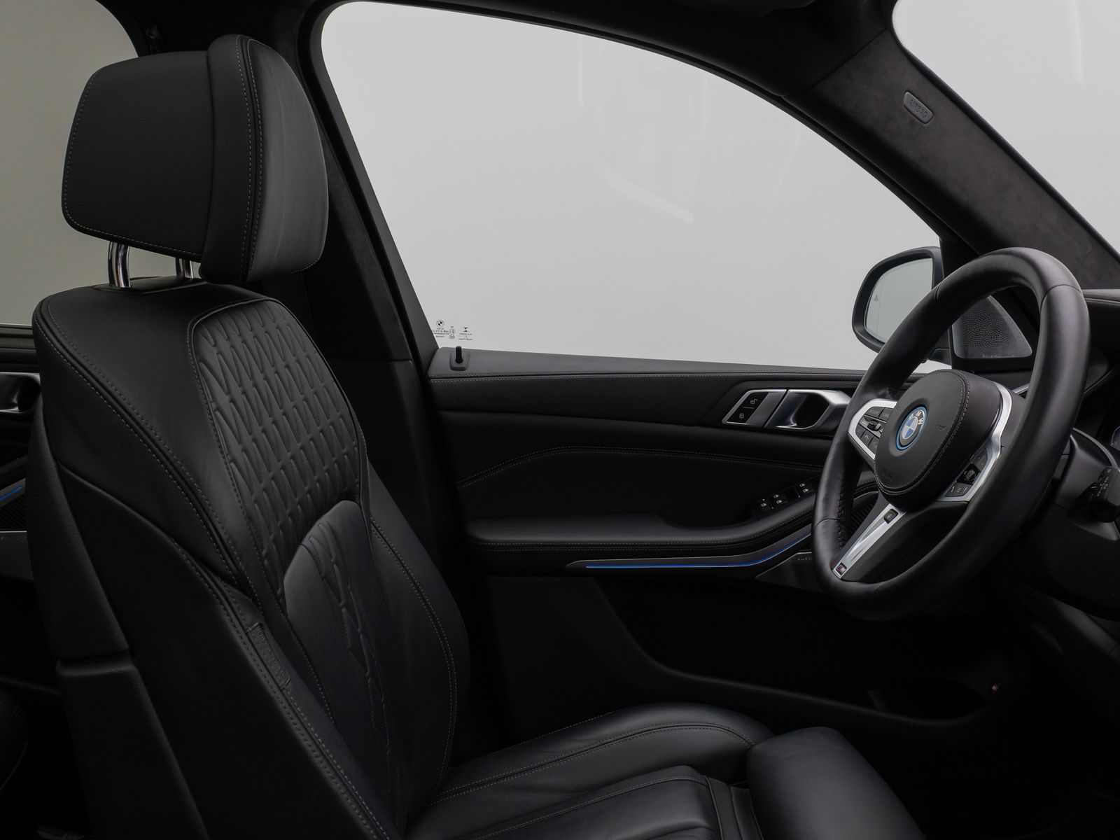 Fahrzeugabbildung BMW X5 xD45e M Sport Panorama 360°Laser HUD B&W 22"