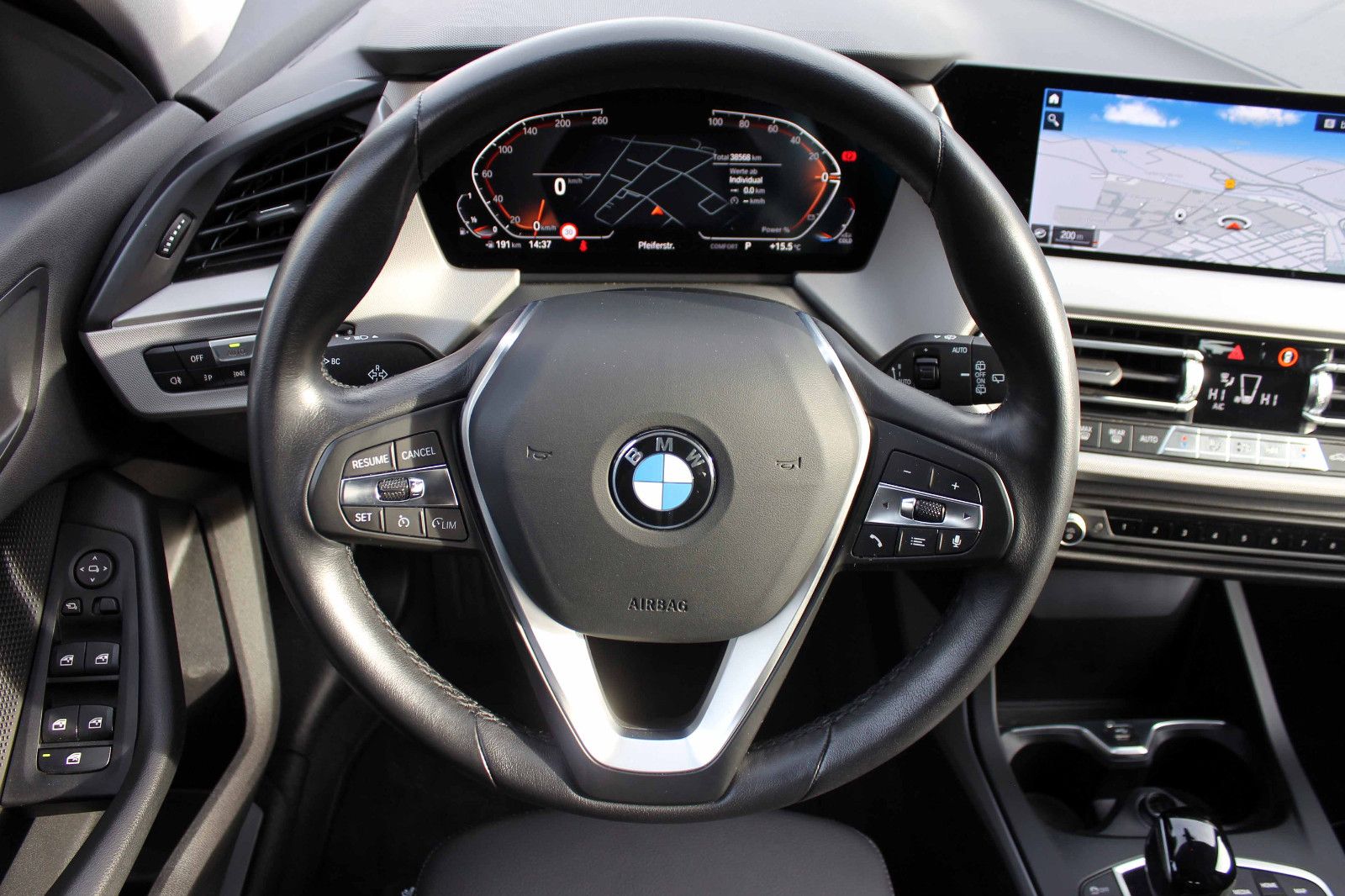 Fahrzeugabbildung BMW 118i Advantage Steptr. Temp. PDC KAM NAV LED SHZ