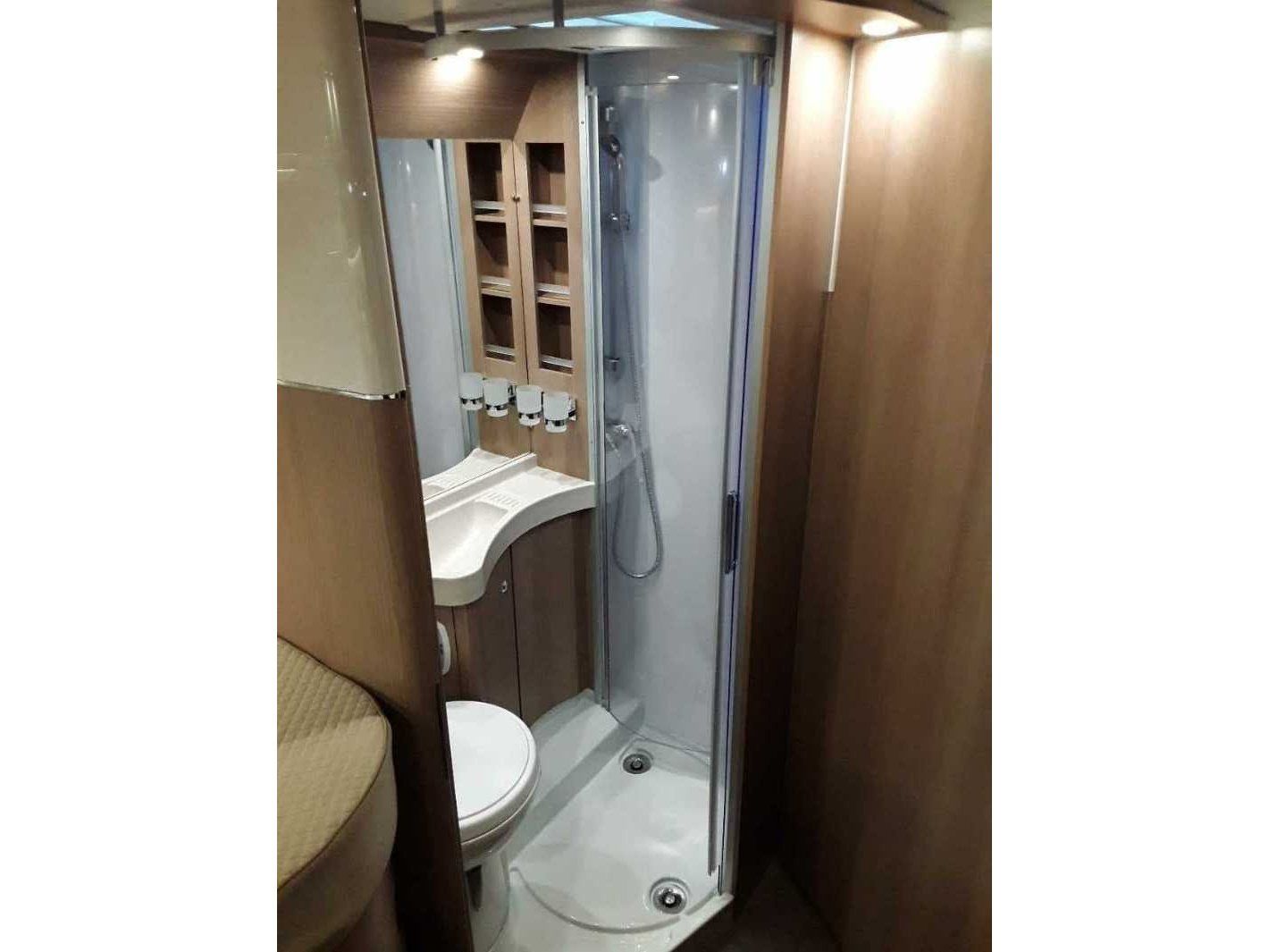 Fahrzeugabbildung Carthago c-tourer T143 LE Sprinter 417 DISTR 24"TV 3xBett