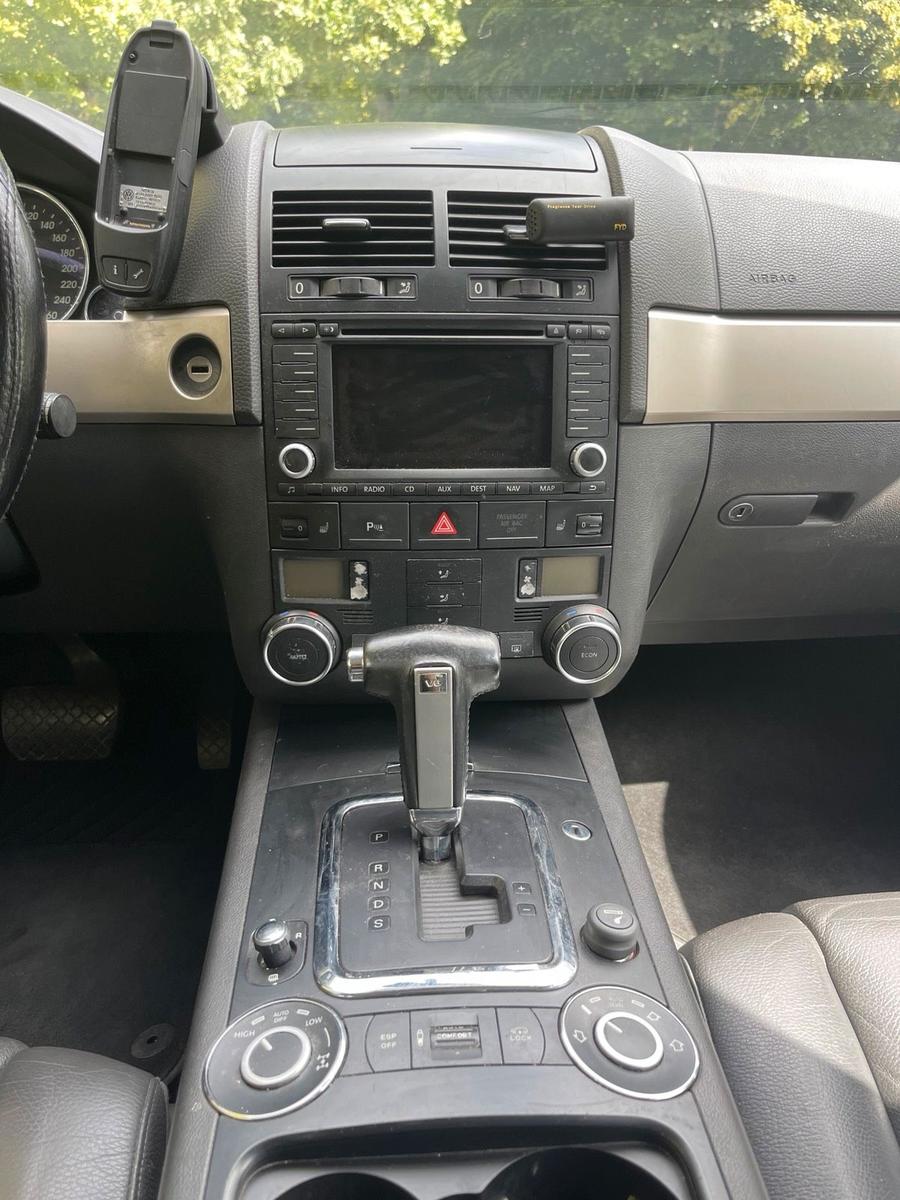 Volkswagen Touareg 2006 — photo 12