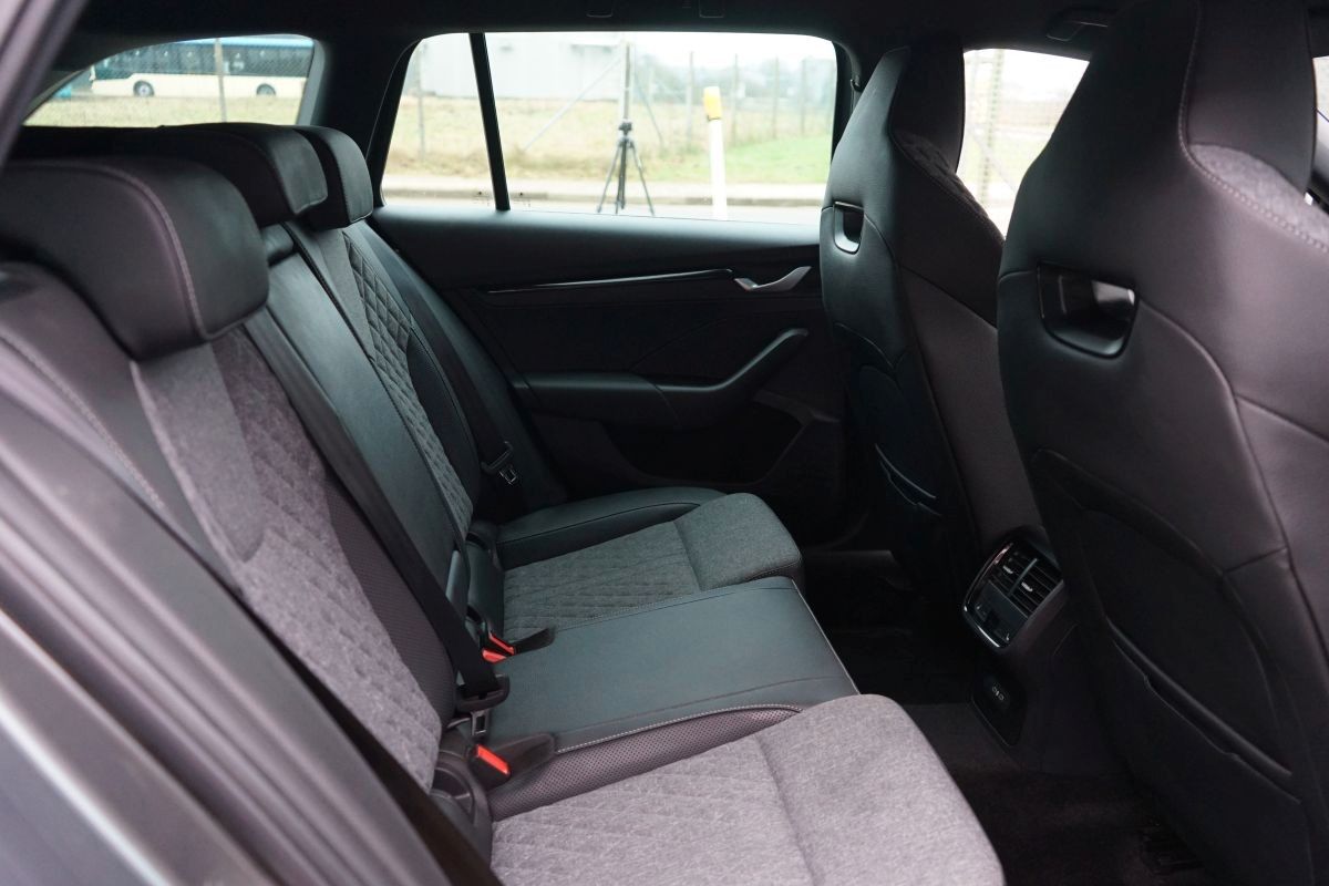 Fahrzeugabbildung SKODA Octavia Combi 2.0 TDI *Sportline Exklusive*