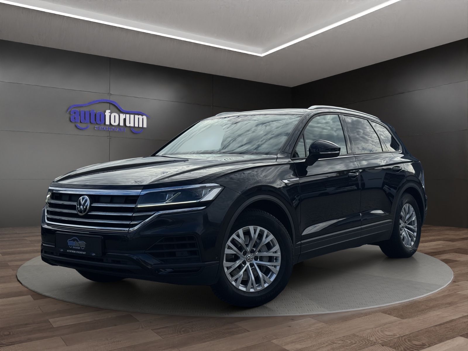 Volkswagen Touareg - 1