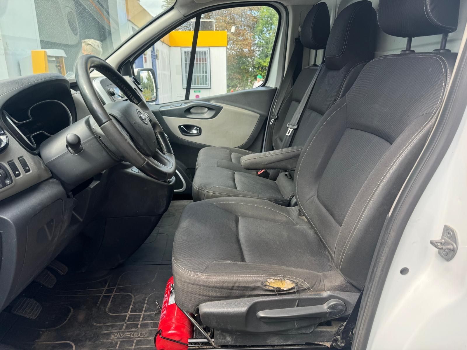 Fahrzeugabbildung Nissan NV300 Kastenwagen L1H1 2,7t PRO Klimaanlage