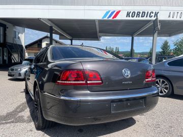 Volkswagen Phaeton - 4