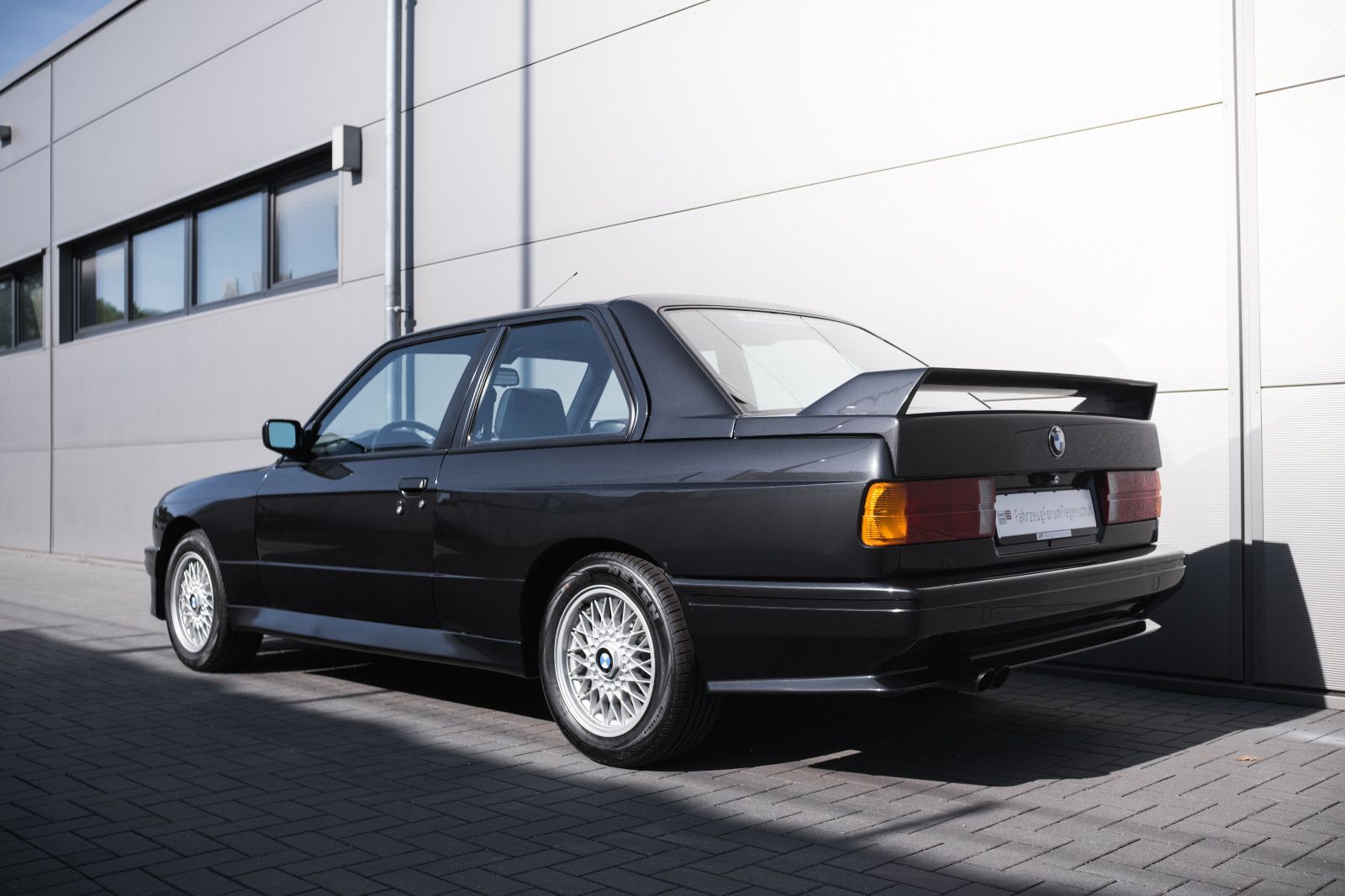 Fahrzeugabbildung BMW M3 E30 - dt. Auto - 2. Hd. - neuwertig - 29TKM!!