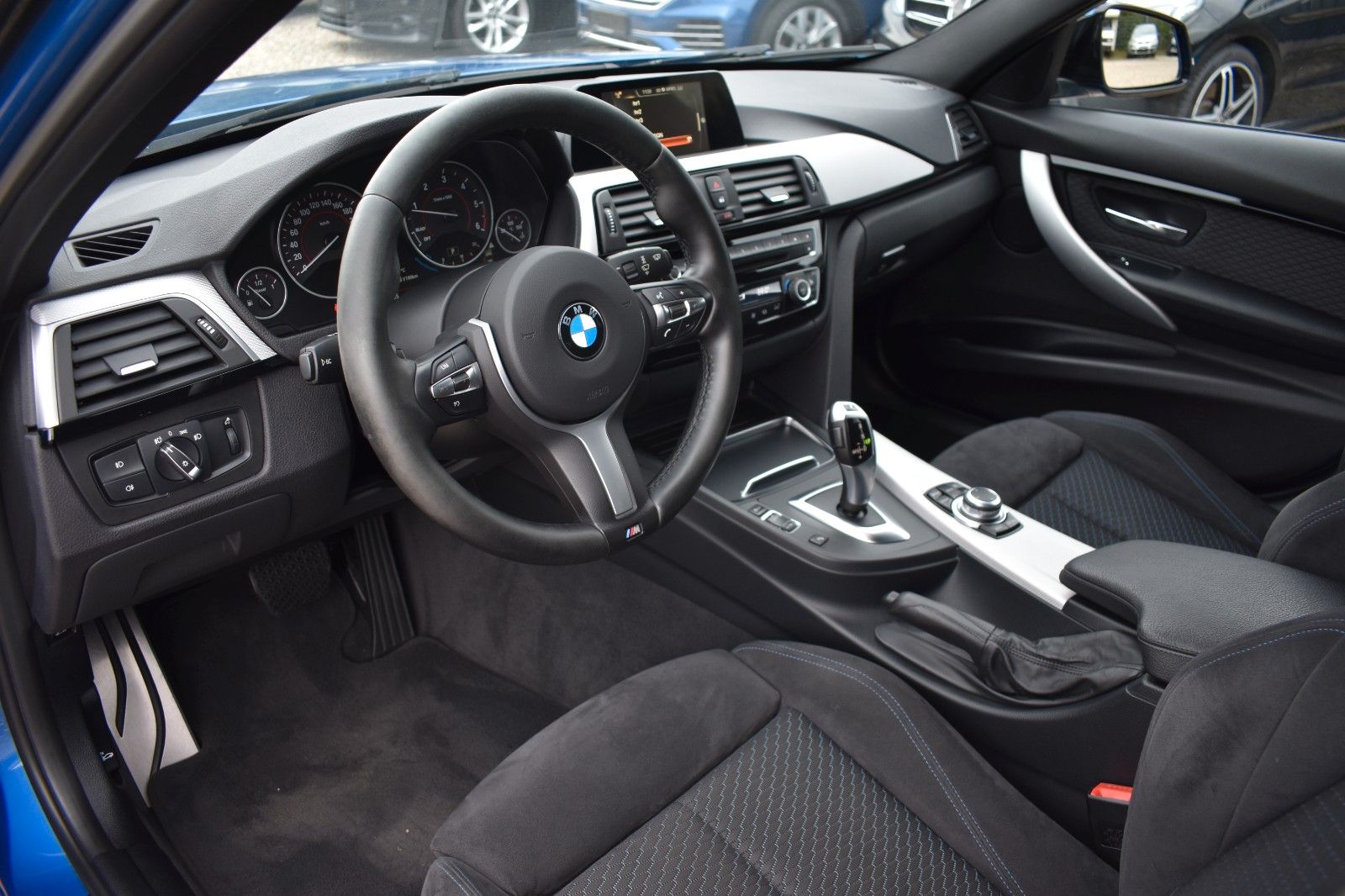 Fahrzeugabbildung BMW 318 d Touring M Sport EstorilB. Automatik LED