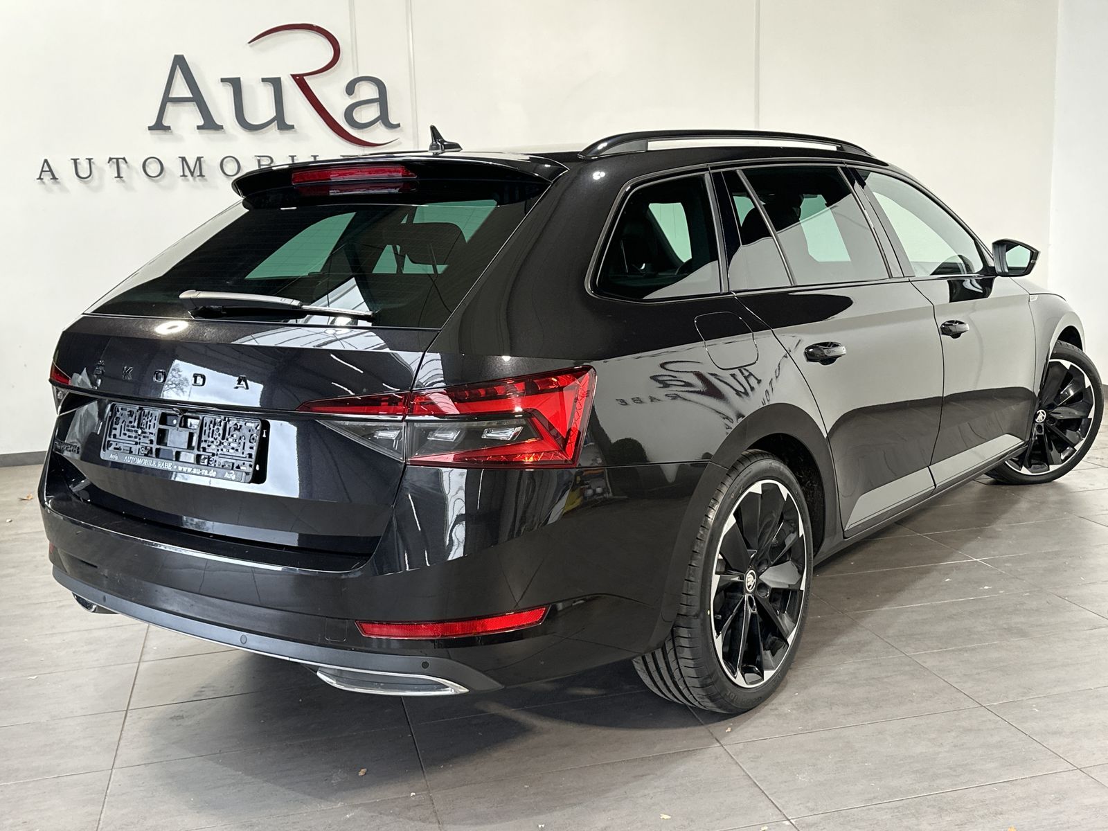 Fahrzeugabbildung SKODA Superb Combi 2.0 TDI DSG Sportline NAV+LED+KAM