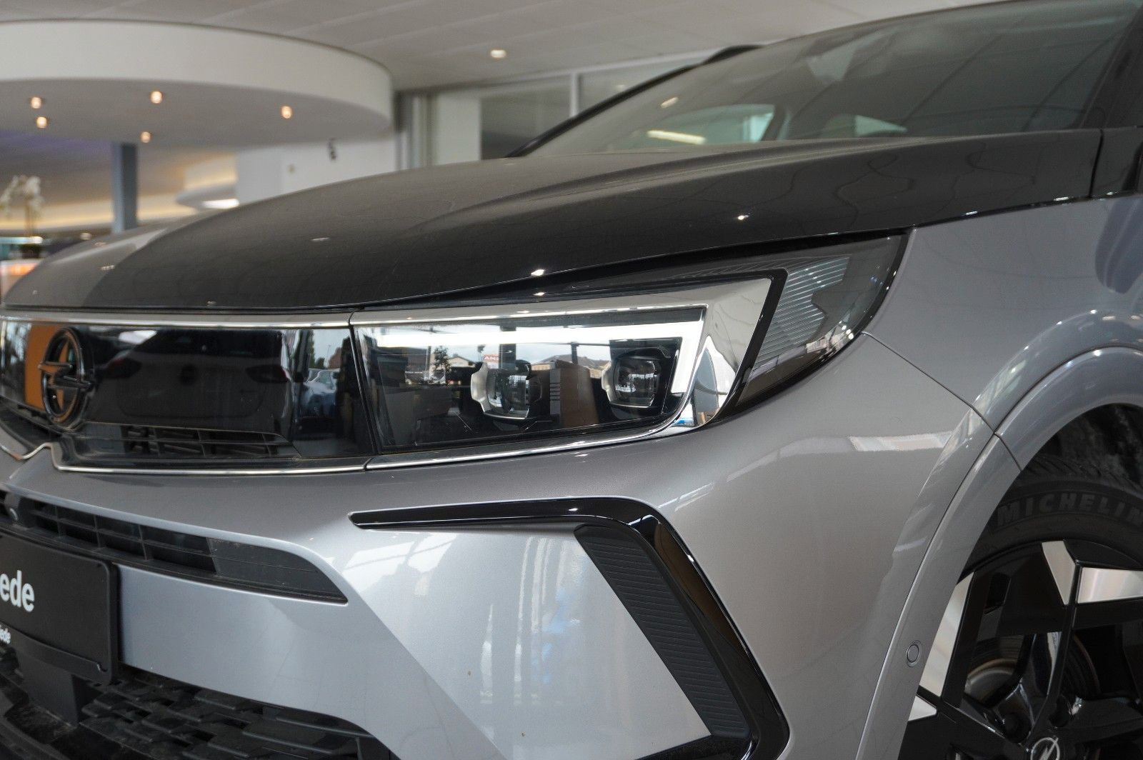 Fahrzeugabbildung Opel Grandland (X) 1.6T GSe 4HYBRID NAVI/LED/KAMERA