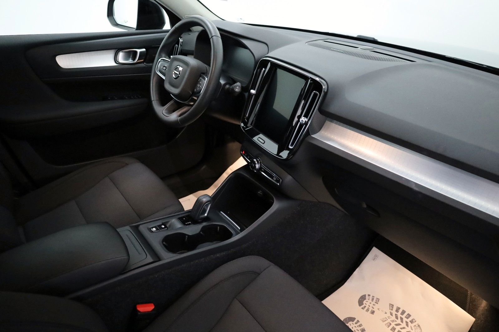 Fahrzeugabbildung Volvo XC40 Momentum Pro,Navi,LED,SH,Kamera,H&K,Carplay