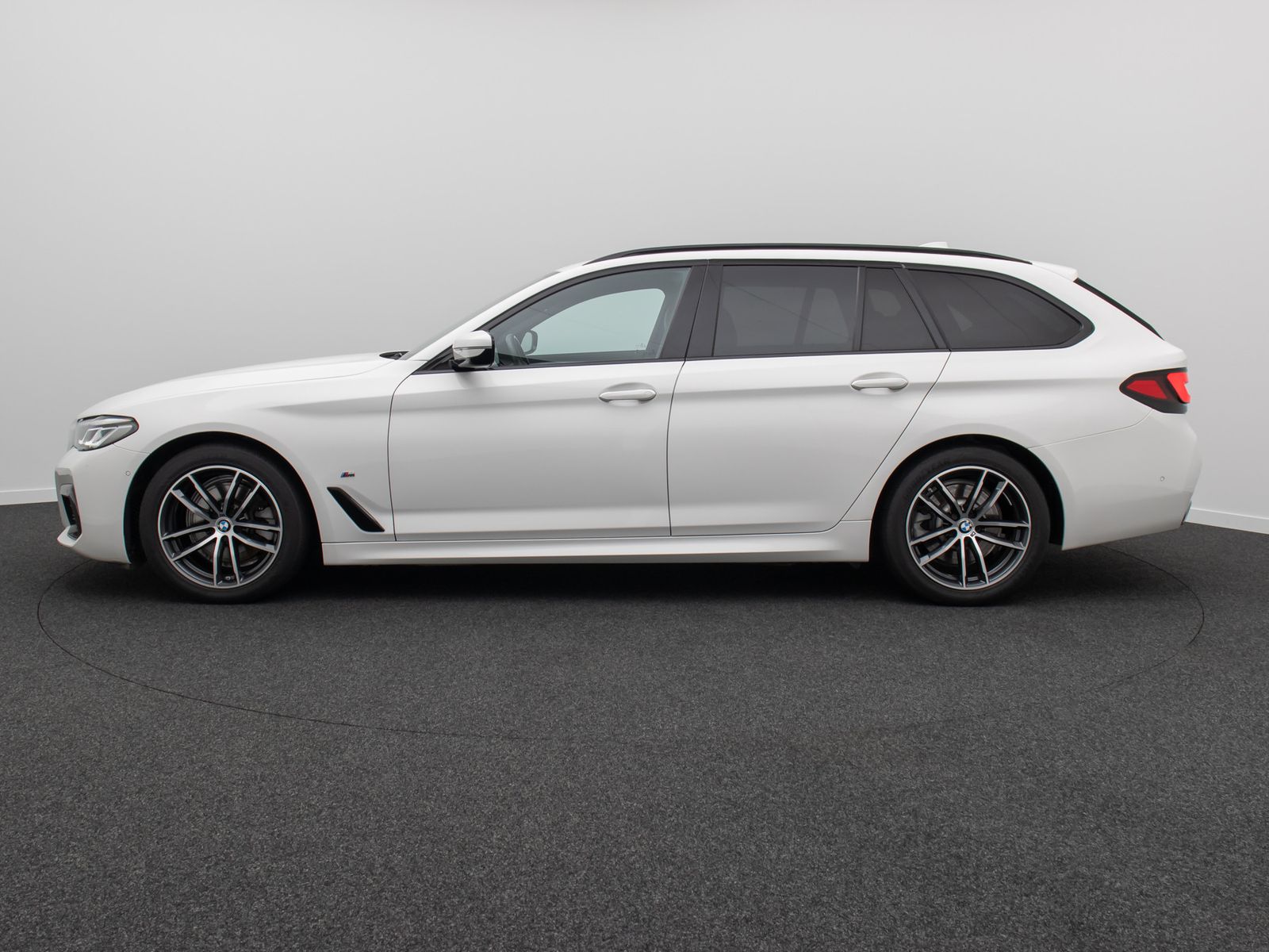Fahrzeugabbildung BMW 520d xD M Sport HUD Kamera DAB Alarm AHK 18Zoll