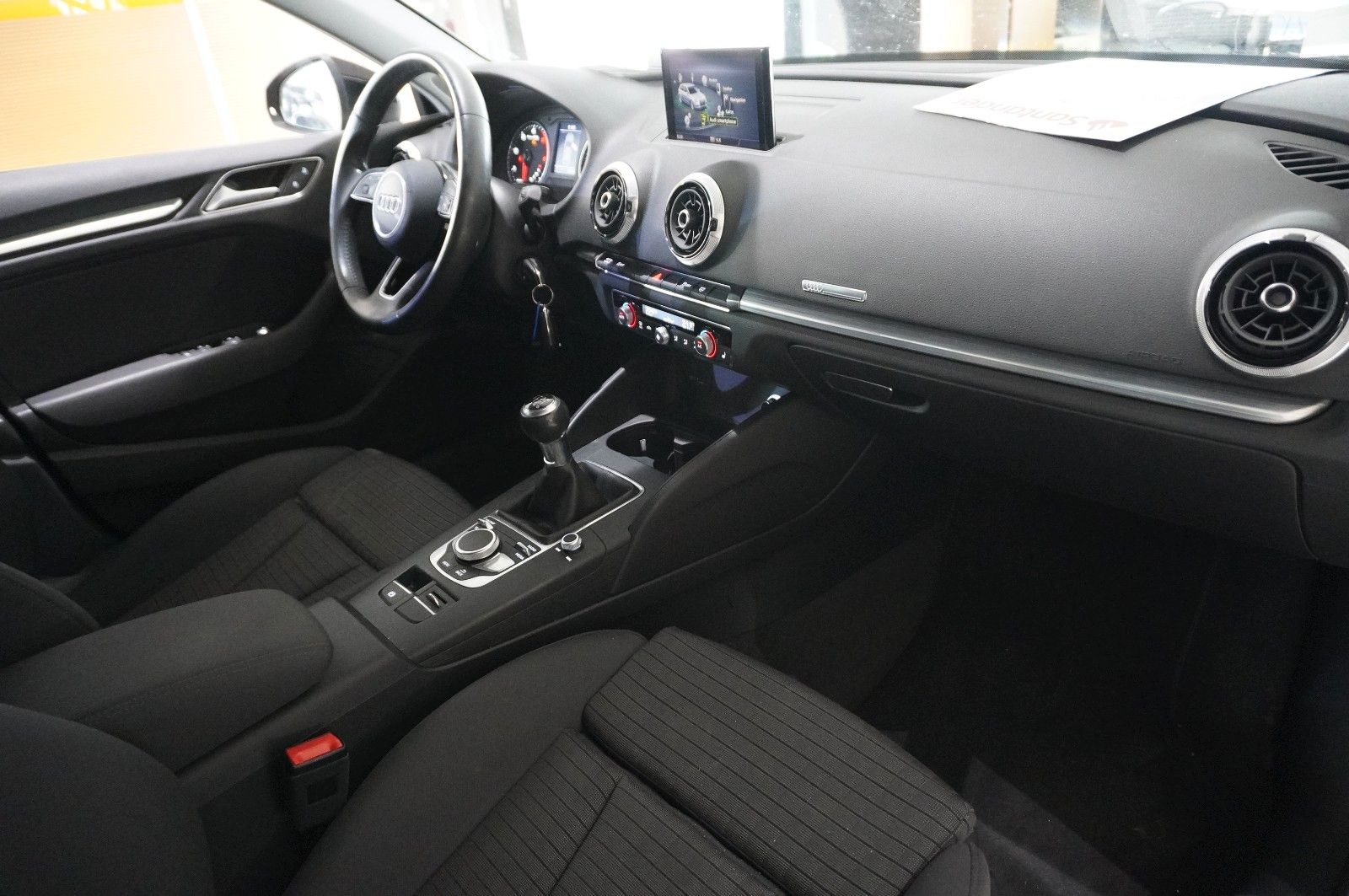 Fahrzeugabbildung Audi A3 Sportback 30 TDI S-LINE NAVI/LED/SH/SPORT/PDC