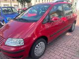 Volkswagen Sharan , Benzin, 7Sitze , Klimaanlage . - rote Volkswagen Sharan