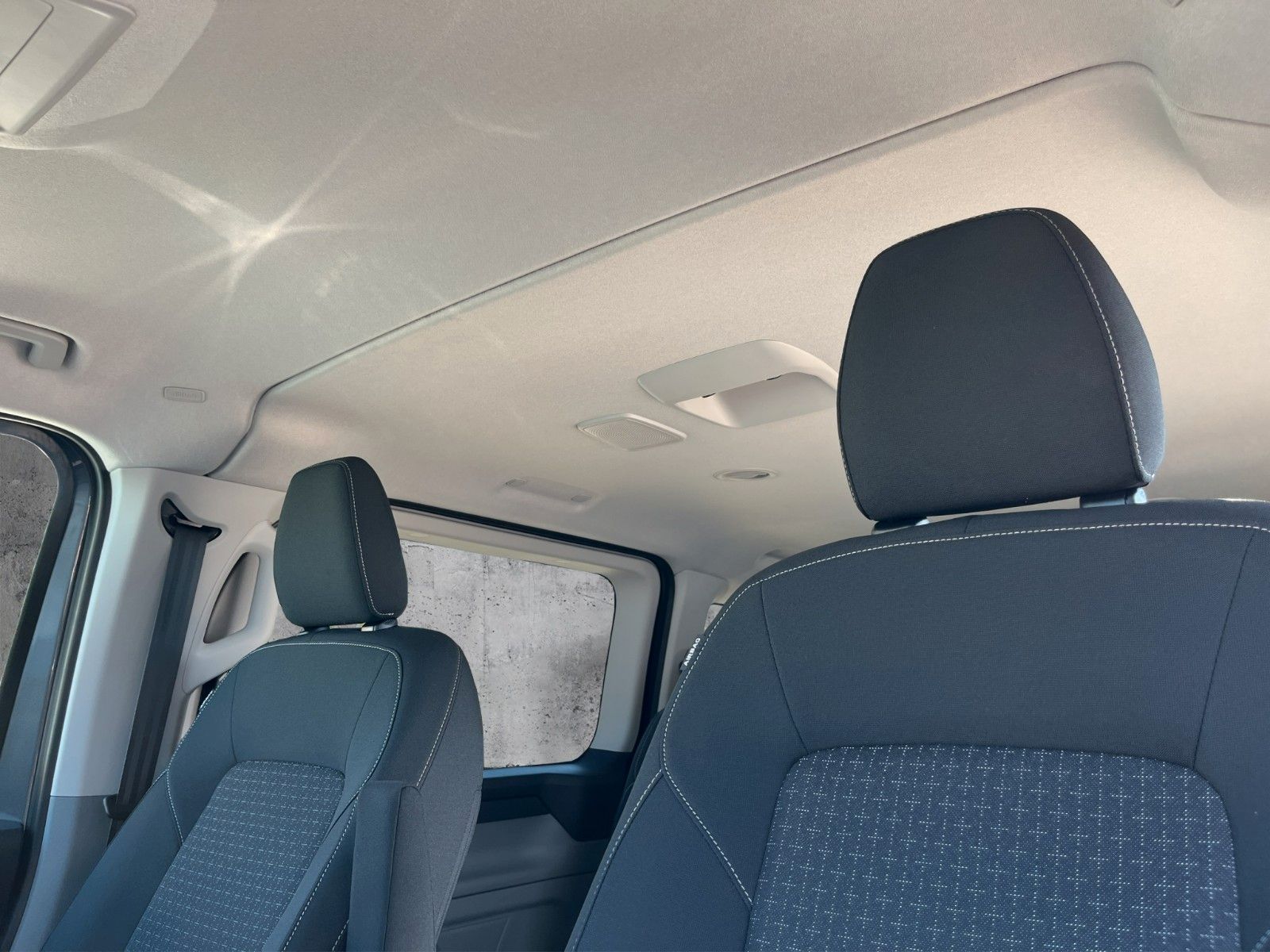 Fahrzeugabbildung Ford Transit Custom Kombi  L2 Trend *Si8*Klima hinten