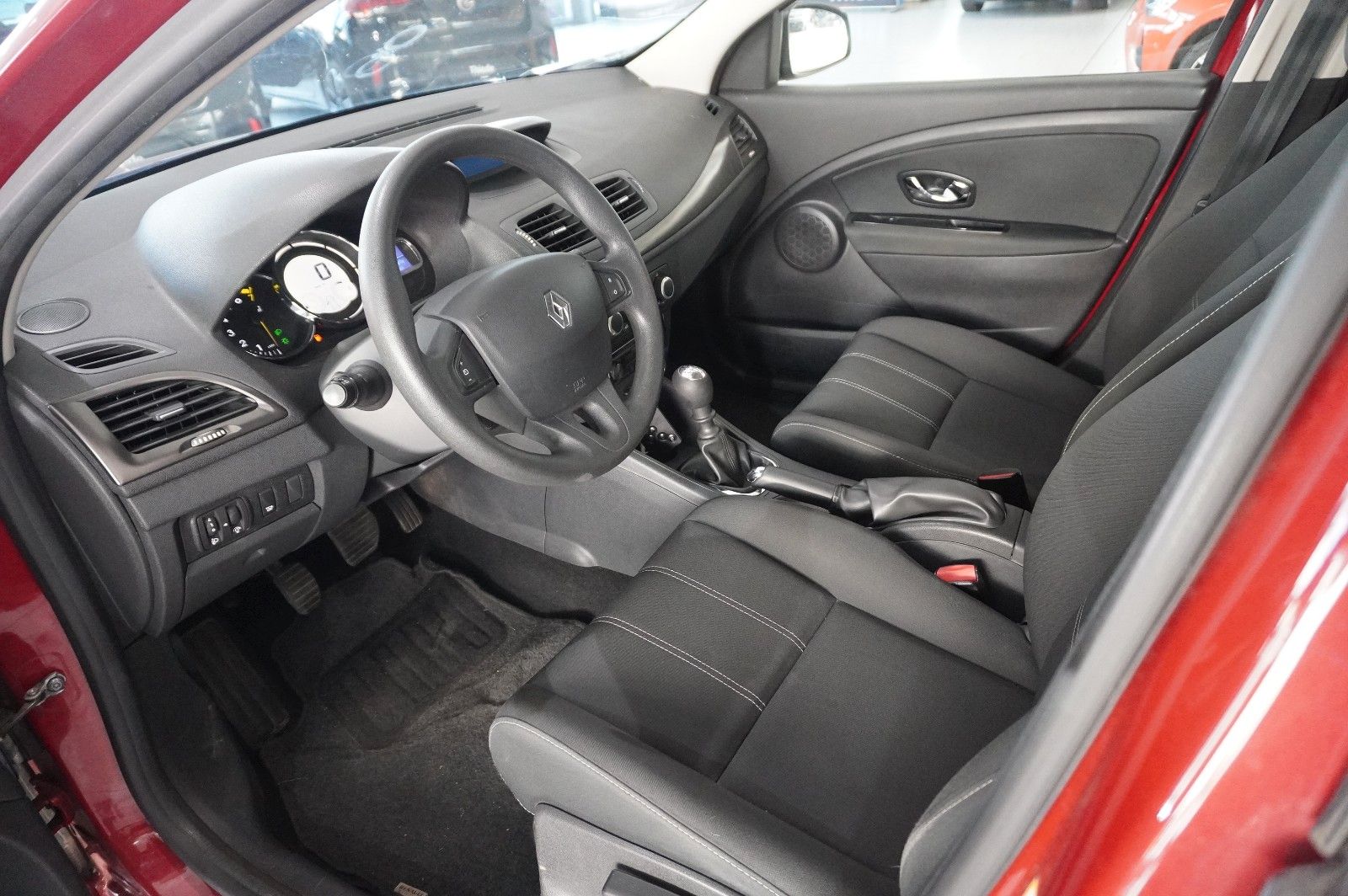Fahrzeugabbildung Renault Megane Grandtour 1.6 AUTHEN. KLIMA/PDC/NEBEL/AHK