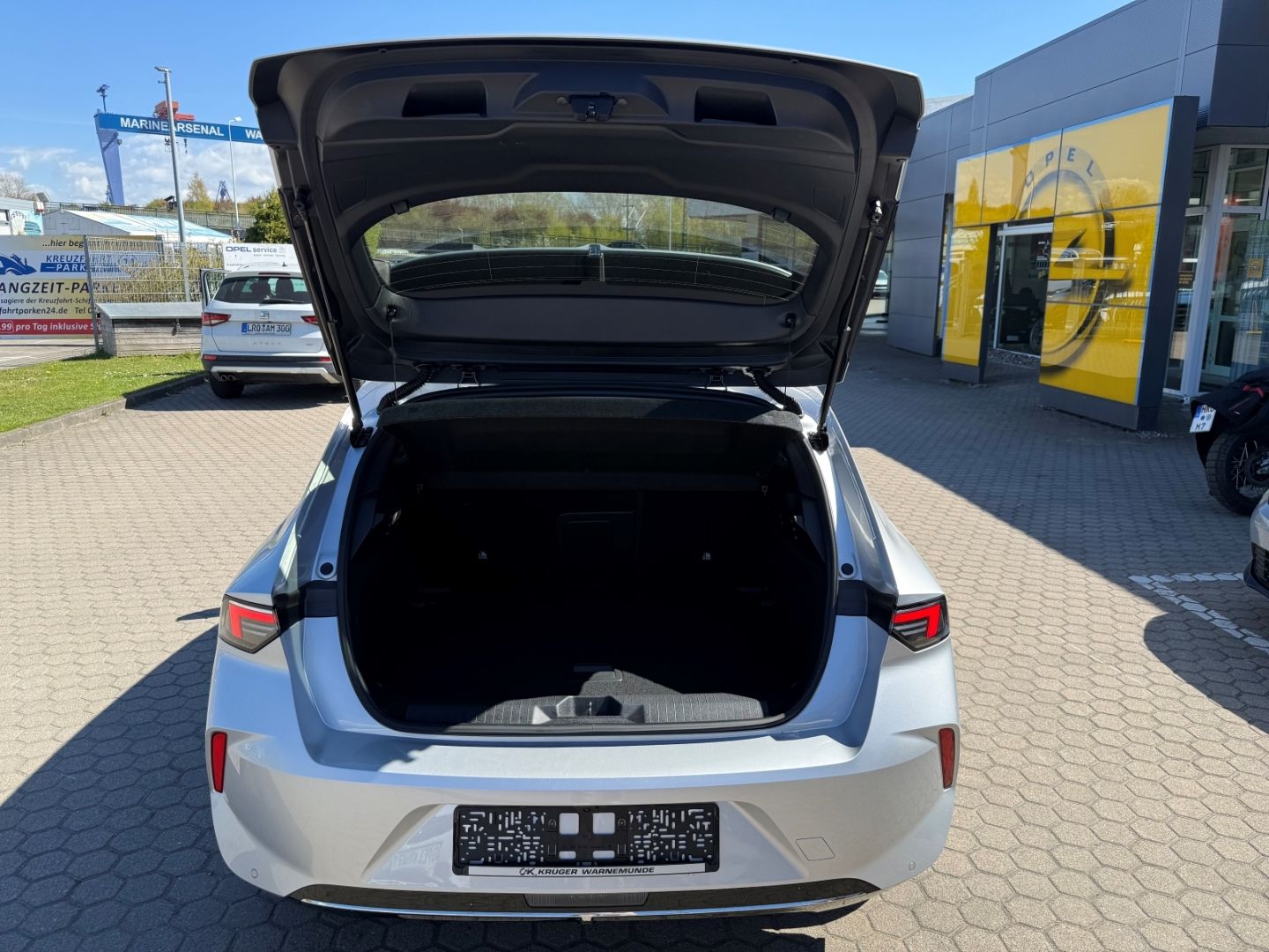 Fahrzeugabbildung Opel Astra L Elegance mit SHZ+LHZ+Kamera