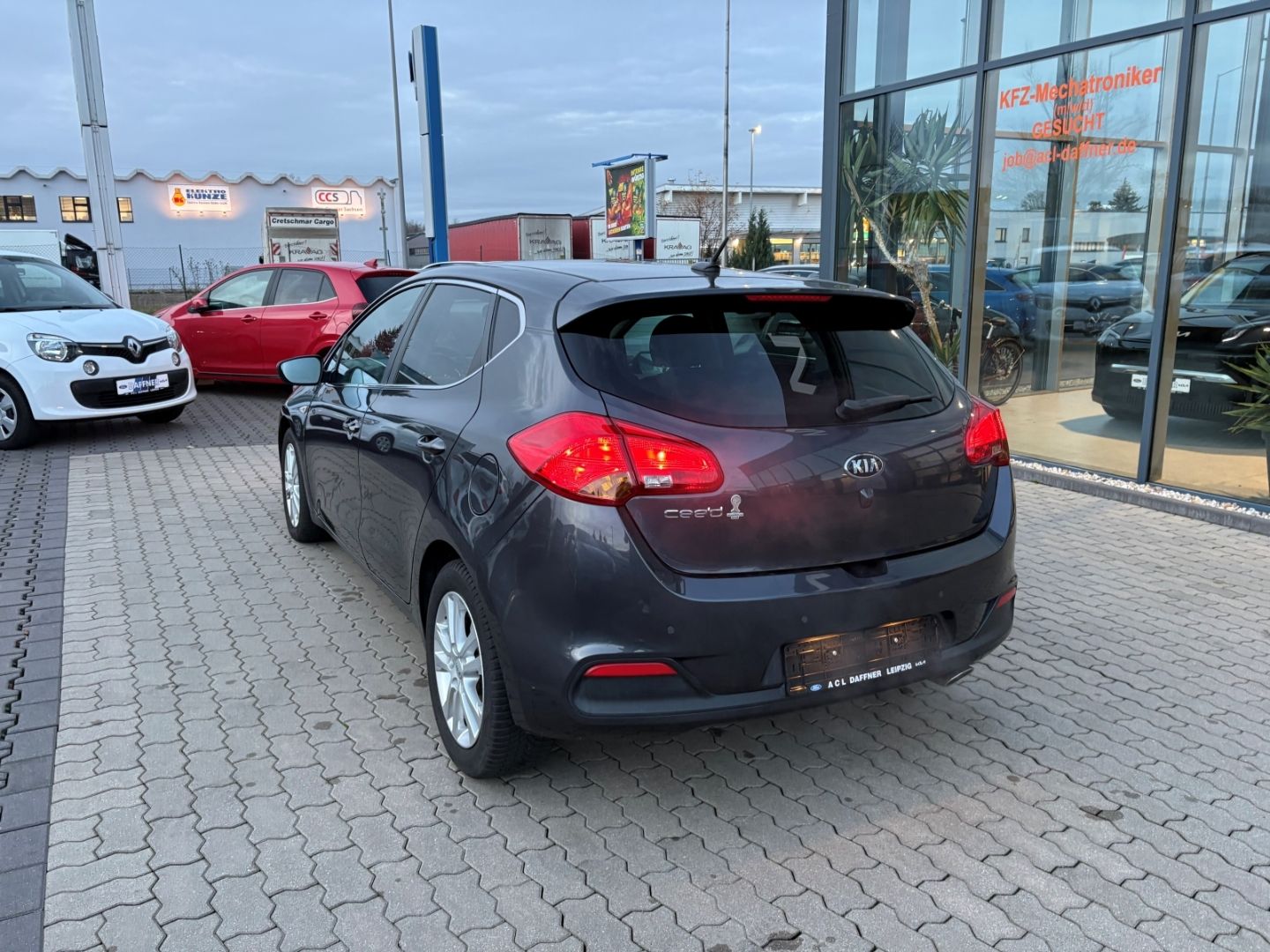 Fahrzeugabbildung Kia Ceed FIFA World Cup Edition Navi Mehrzonenklima